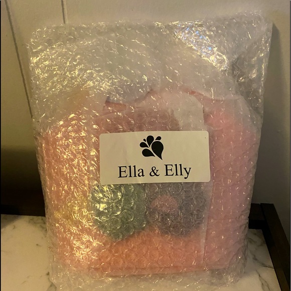 NWT! Ella & Elly baby pink floral crossbody bag. Super cute! Happy Poshing 🛍🥳 - Picture 3 of 4